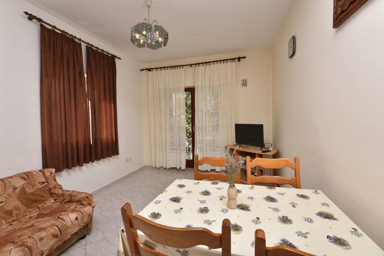 Apartments And Room Kiko Primošten Dış mekan fotoğraf
