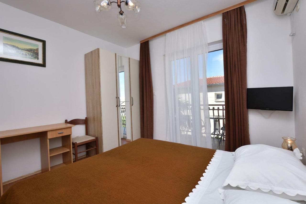Apartments And Room Kiko Primošten Dış mekan fotoğraf